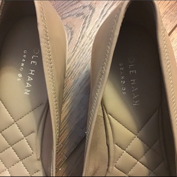 Cole Hann peep toe low wedge heel. Size 6 - Picture 4 of 4